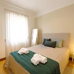 Flh Spacious Flat شقة بورتو